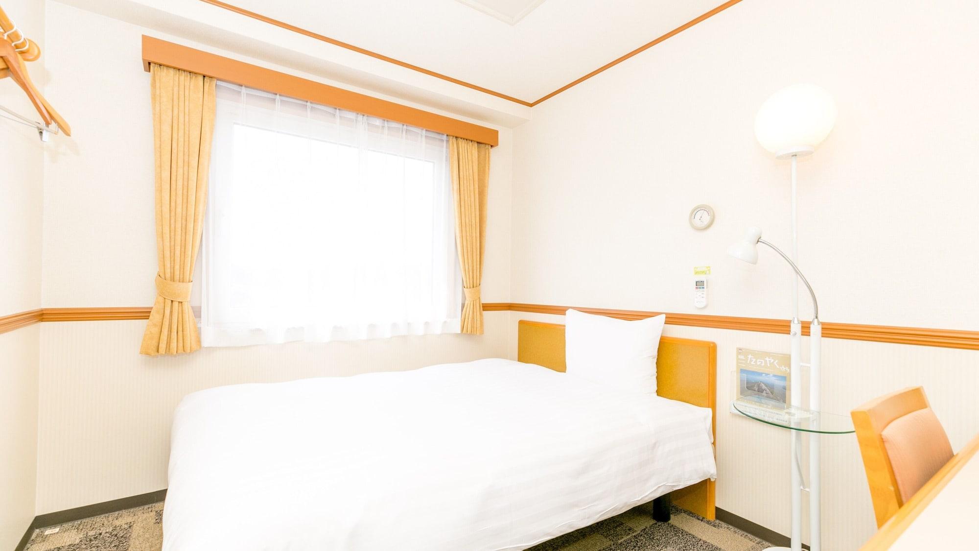 Toyoko Inn Yokohama Kannai Exterior photo