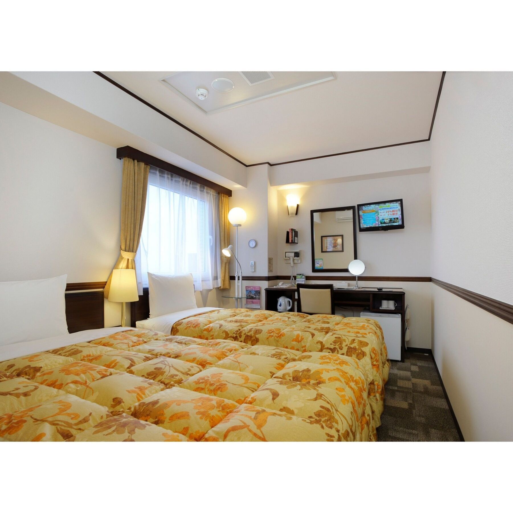 Toyoko Inn Yokohama Kannai Exterior photo